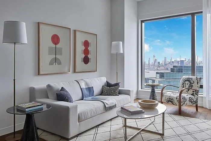 TOWER LIVING. LANDMARK LIFESTYLE. 79-STORY MAJESTY